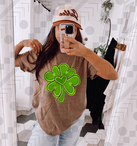 Outlined Clover